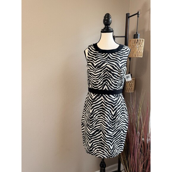 Trina Turk Dresses & Skirts - Trina Turk Dress 6 NWT Black And Ivory Animal Zebra Print Lined Sheath